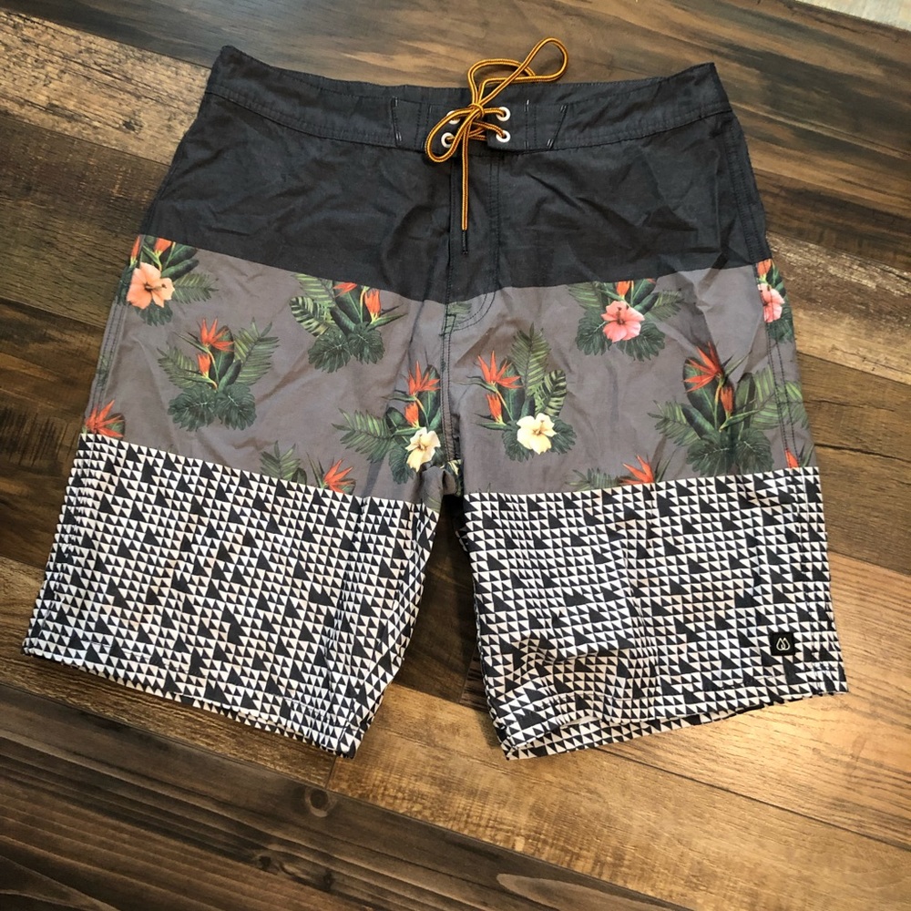 Men’s free world swim trunks size 34